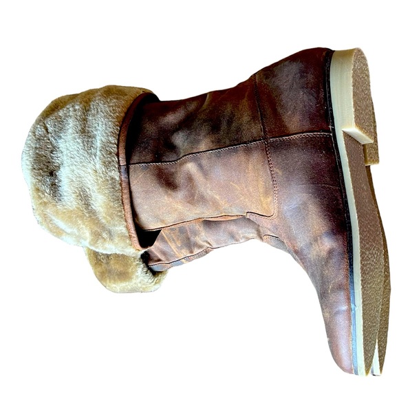 Sabetha Brown Leather Boots with Fur Women’s NWT
Size 11 - Picture 9 of 10